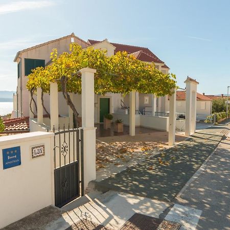 Apartments Lux Bol Zewnętrze zdjęcie